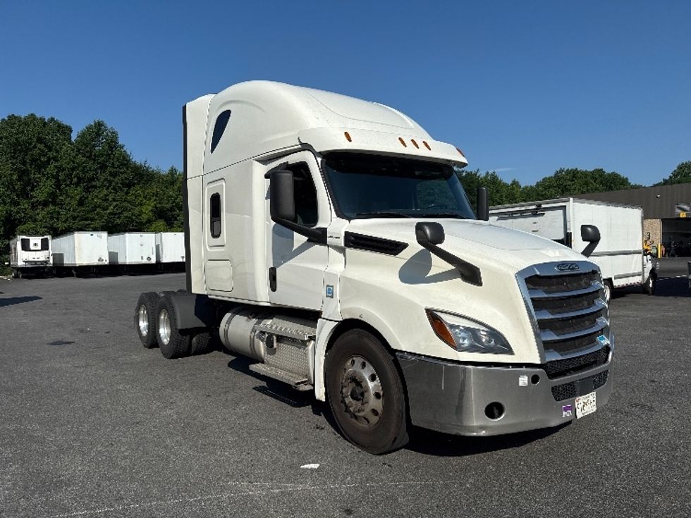 Sleeper Tractor-Heavy Duty Tractors-Freightliner-2020-T12664ST-Belcamp-MD-351,138\n\t\tmiles-$ 70,500 - Image 1