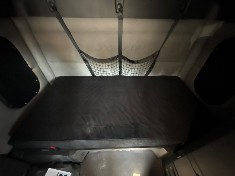 Sleeper Tractor-Heavy Duty Tractors-Freightliner-2020-T12664ST-Belcamp-MD-351,138\n\t\tmiles-$ 70,500 - Image 17