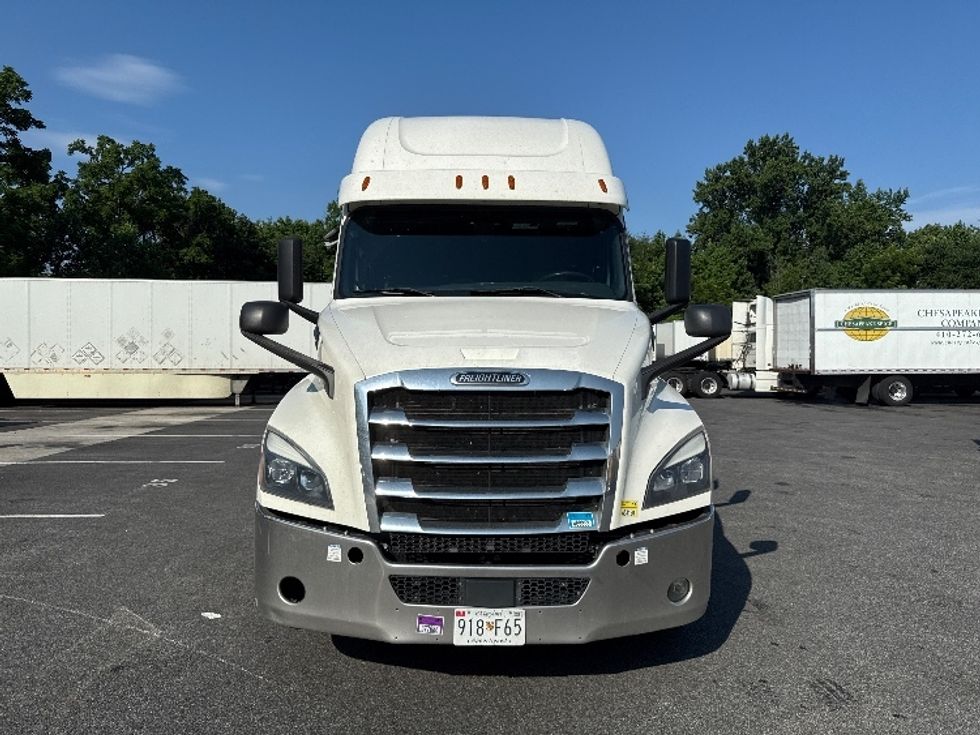 Sleeper Tractor-Heavy Duty Tractors-Freightliner-2020-T12664ST-Belcamp-MD-351,138\n\t\tmiles-$ 70,500 - Image 2