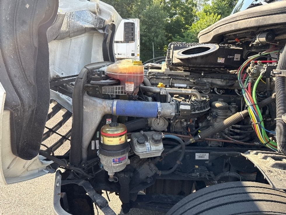 Sleeper Tractor-Heavy Duty Tractors-Freightliner-2020-T12664ST-Belcamp-MD-351,138\n\t\tmiles-$ 70,500 - Image 21