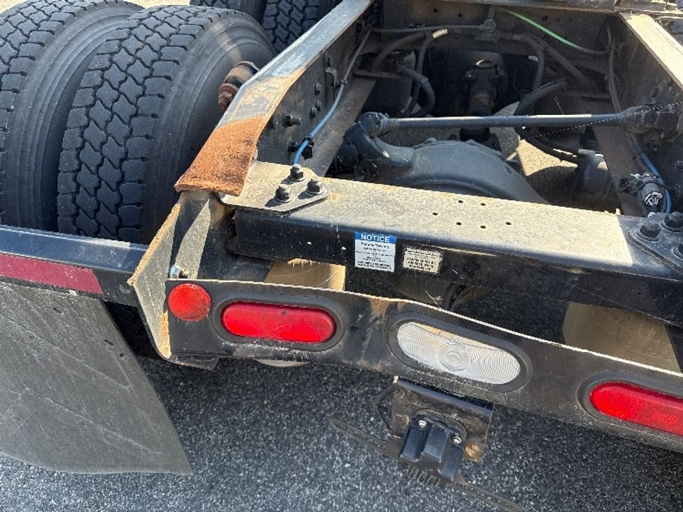 Sleeper Tractor-Heavy Duty Tractors-Freightliner-2020-T12664ST-Belcamp-MD-351,138\n\t\tmiles-$ 70,500 - Image 22