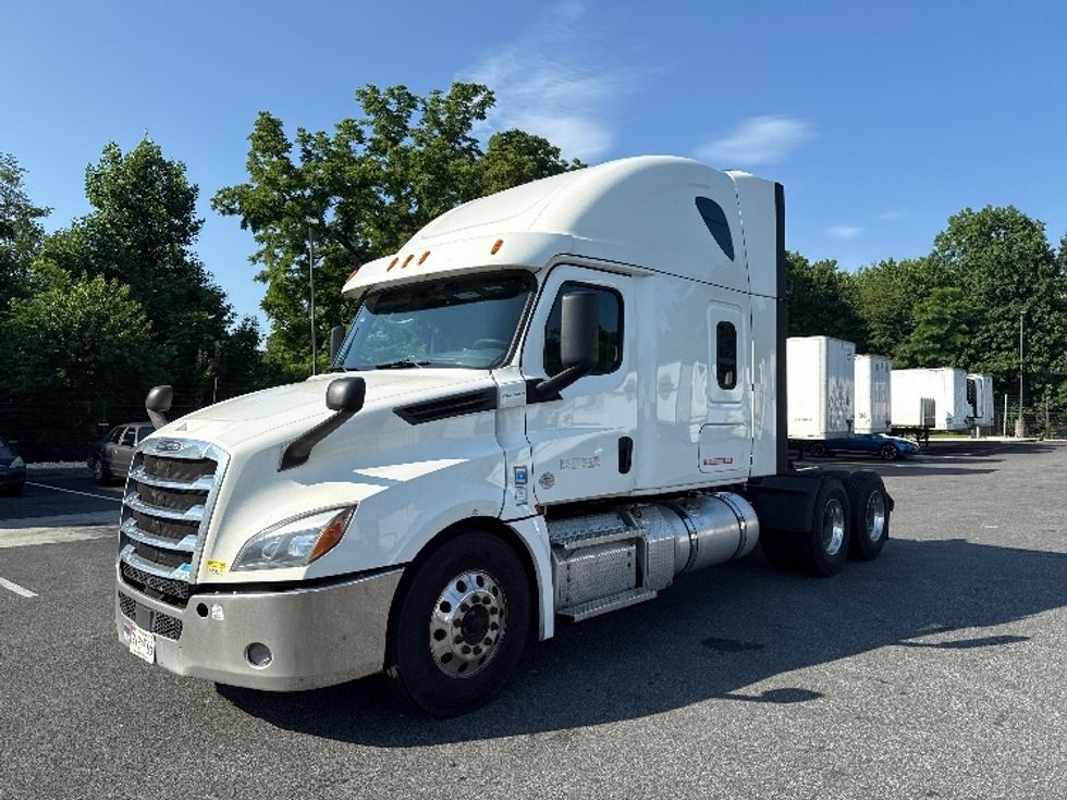 Sleeper Tractor-Heavy Duty Tractors-Freightliner-2020-T12664ST-Belcamp-MD-351,138\n\t\tmiles-$ 70,500 - Image 3