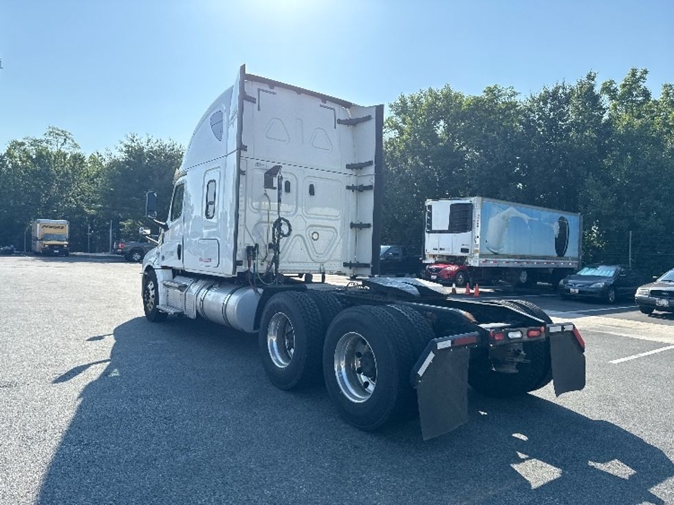 Sleeper Tractor-Heavy Duty Tractors-Freightliner-2020-T12664ST-Belcamp-MD-351,138\n\t\tmiles-$ 70,500 - Image 5
