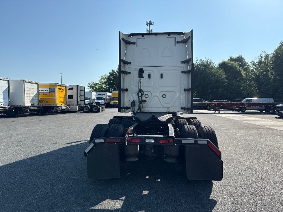 Sleeper Tractor-Heavy Duty Tractors-Freightliner-2020-T12664ST-Belcamp-MD-351,138\n\t\tmiles-$ 70,500 - Image 6