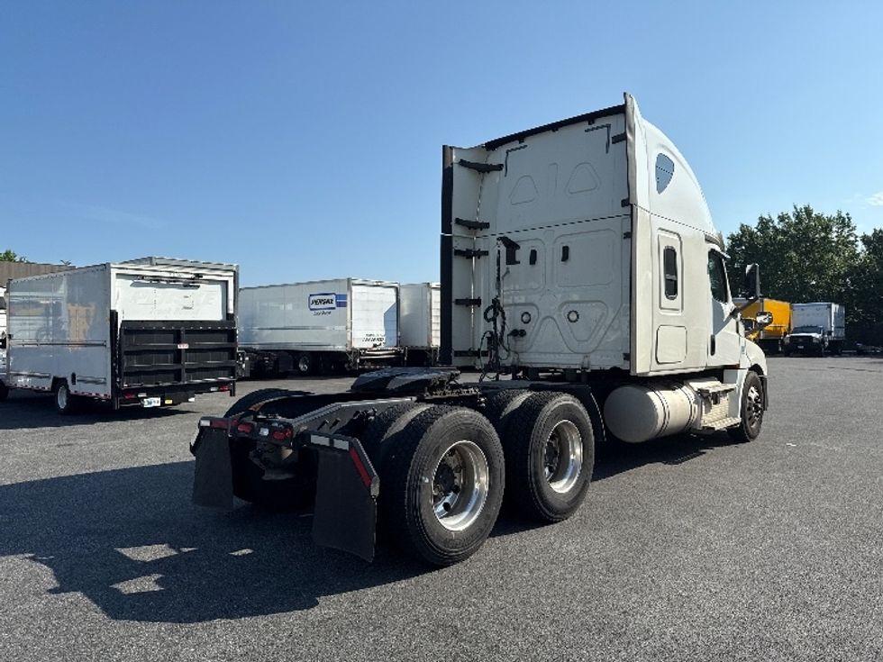 Sleeper Tractor-Heavy Duty Tractors-Freightliner-2020-T12664ST-Belcamp-MD-351,138\n\t\tmiles-$ 70,500 - Image 7