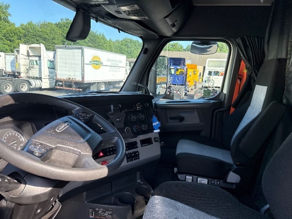 Sleeper Tractor-Heavy Duty Tractors-Freightliner-2020-T12664ST-Belcamp-MD-374,396\n\t\tmiles-$ 69,750 - Image 10
