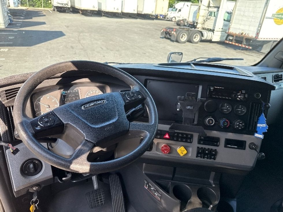 Sleeper Tractor-Heavy Duty Tractors-Freightliner-2020-T12664ST-Belcamp-MD-374,396\n\t\tmiles-$ 69,750 - Image 11
