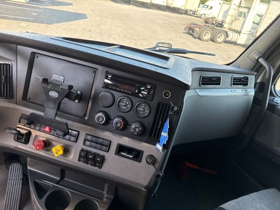 Sleeper Tractor-Heavy Duty Tractors-Freightliner-2020-T12664ST-Belcamp-MD-374,396\n\t\tmiles-$ 69,750 - Image 12