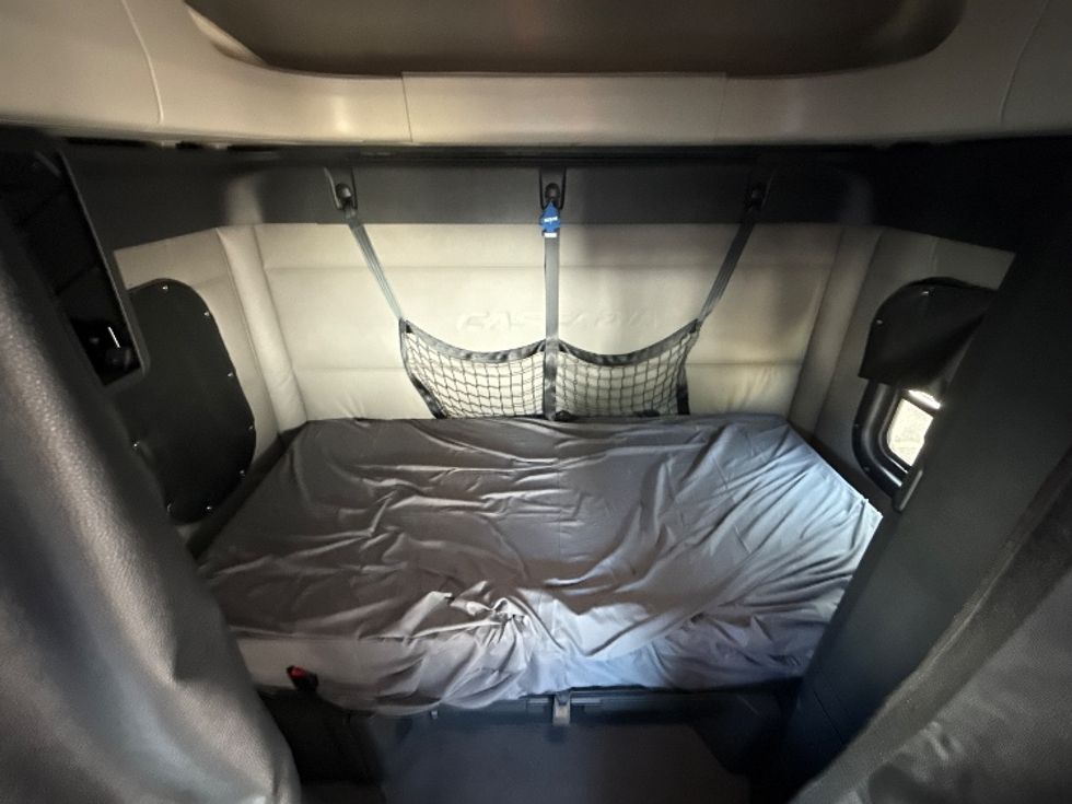 Sleeper Tractor-Heavy Duty Tractors-Freightliner-2020-T12664ST-Belcamp-MD-374,396\n\t\tmiles-$ 69,750 - Image 16