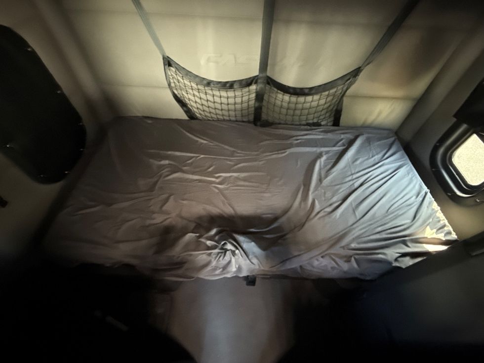 Sleeper Tractor-Heavy Duty Tractors-Freightliner-2020-T12664ST-Belcamp-MD-374,396\n\t\tmiles-$ 69,750 - Image 17