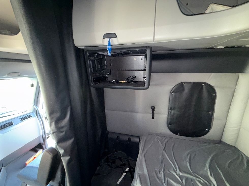 Sleeper Tractor-Heavy Duty Tractors-Freightliner-2020-T12664ST-Belcamp-MD-374,396\n\t\tmiles-$ 69,750 - Image 19