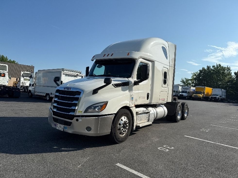 Sleeper Tractor-Heavy Duty Tractors-Freightliner-2020-T12664ST-Belcamp-MD-374,396\n\t\tmiles-$ 69,750 - Image 3