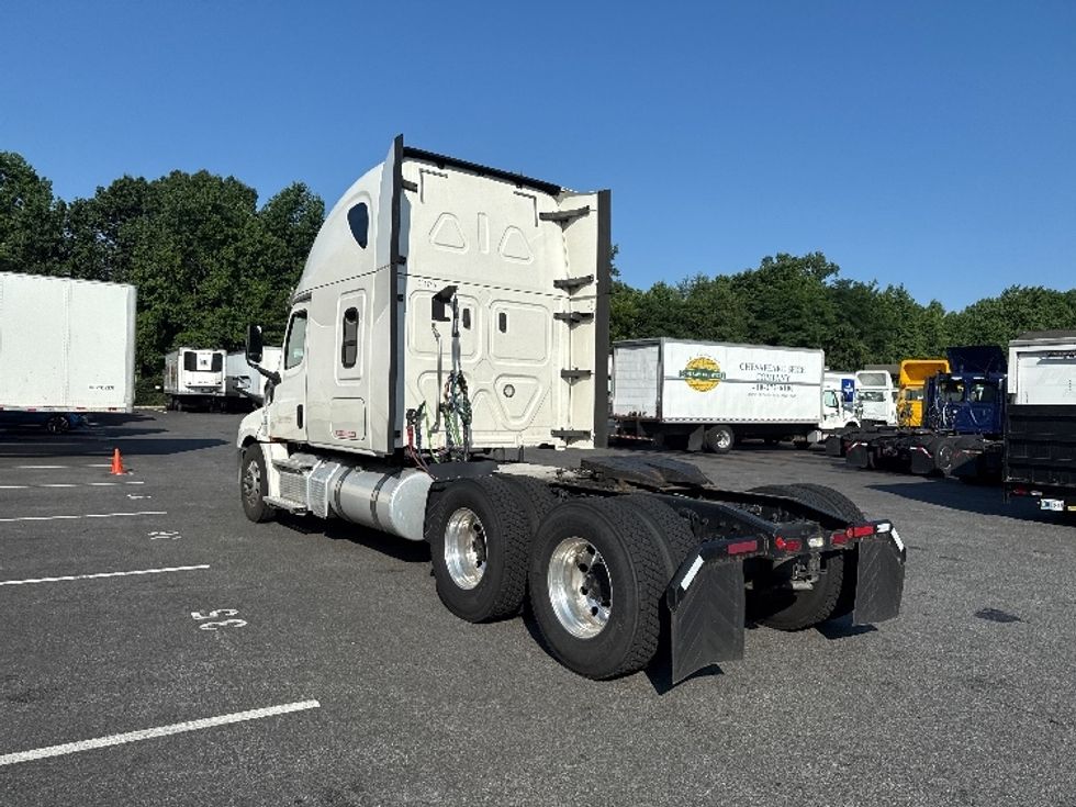 Sleeper Tractor-Heavy Duty Tractors-Freightliner-2020-T12664ST-Belcamp-MD-374,396\n\t\tmiles-$ 69,750 - Image 5