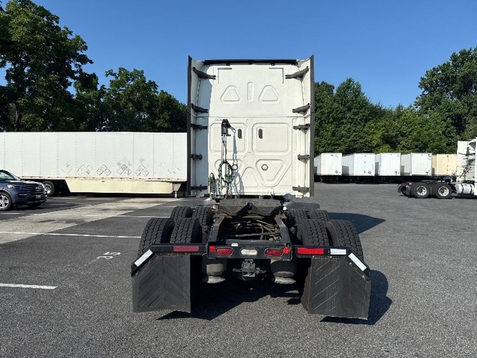 Sleeper Tractor-Heavy Duty Tractors-Freightliner-2020-T12664ST-Belcamp-MD-374,396\n\t\tmiles-$ 69,750 - Image 6