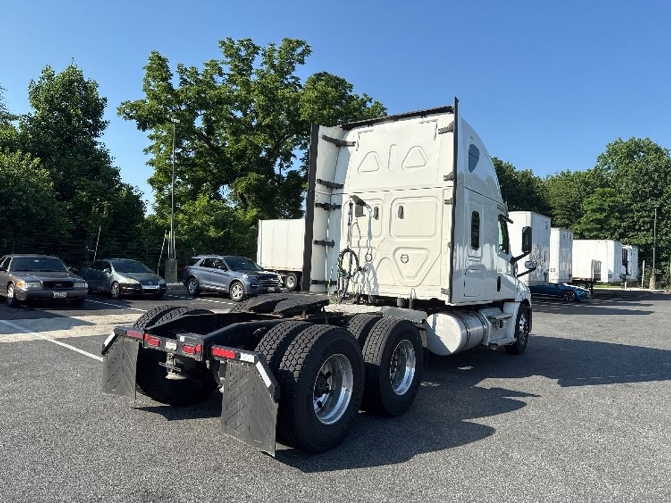 Sleeper Tractor-Heavy Duty Tractors-Freightliner-2020-T12664ST-Belcamp-MD-374,396\n\t\tmiles-$ 69,750 - Image 7