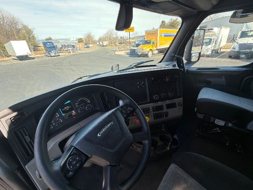 Sleeper Tractor-Heavy Duty Tractors-Freightliner-2020-T12664ST-Belcamp-MD-674,583\n\t\tmiles-$ 42,750 - Image 10