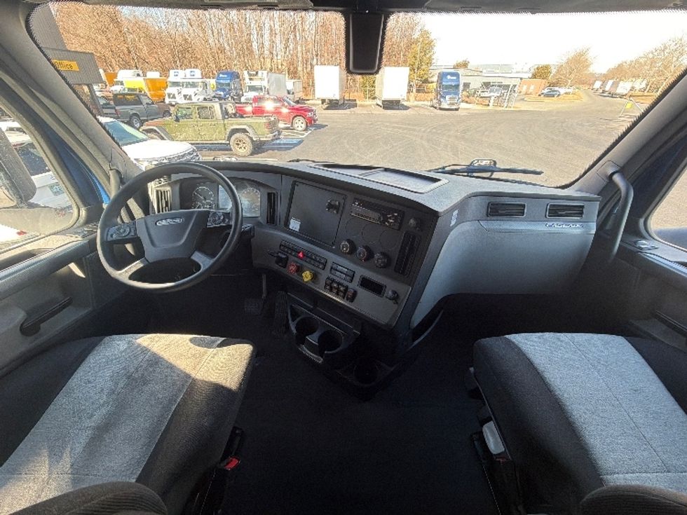 Sleeper Tractor-Heavy Duty Tractors-Freightliner-2020-T12664ST-Belcamp-MD-674,583\n\t\tmiles-$ 42,750 - Image 12