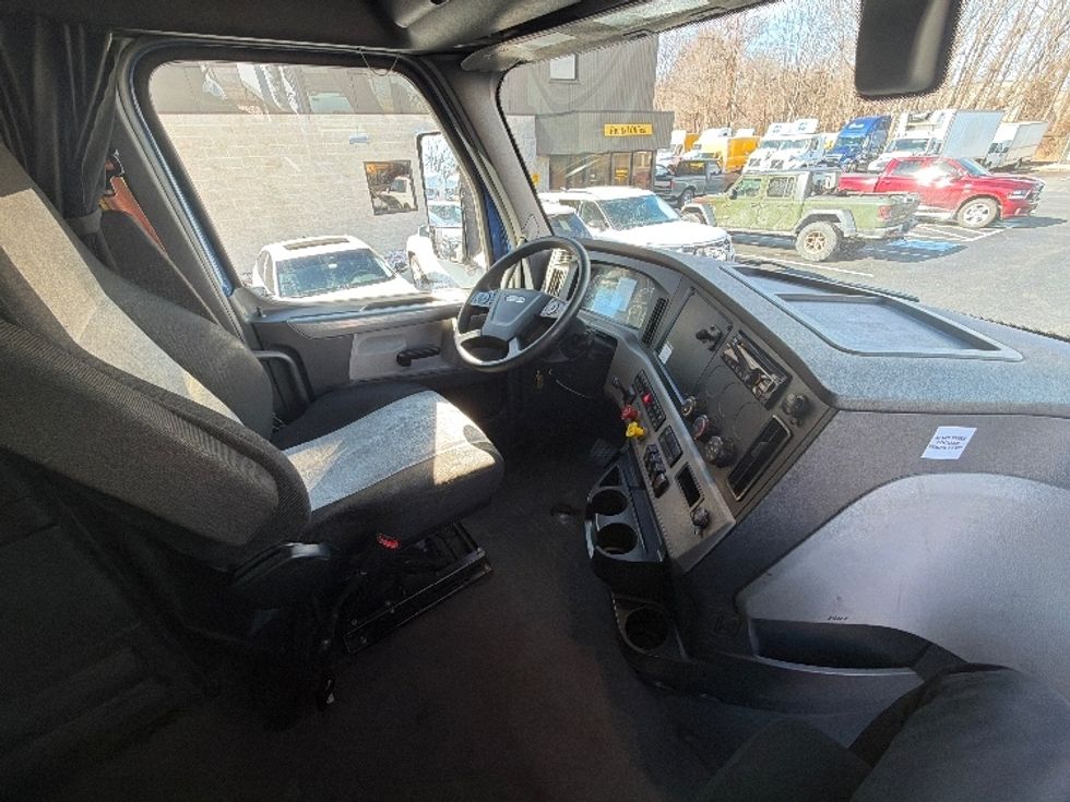 Sleeper Tractor-Heavy Duty Tractors-Freightliner-2020-T12664ST-Belcamp-MD-674,583\n\t\tmiles-$ 42,750 - Image 15