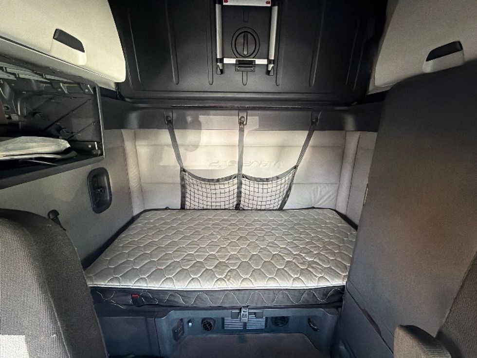 Sleeper Tractor-Heavy Duty Tractors-Freightliner-2020-T12664ST-Belcamp-MD-674,583\n\t\tmiles-$ 42,750 - Image 16