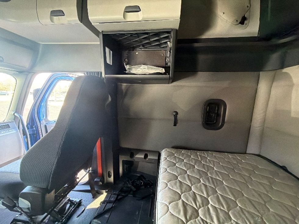 Sleeper Tractor-Heavy Duty Tractors-Freightliner-2020-T12664ST-Belcamp-MD-674,583\n\t\tmiles-$ 42,750 - Image 19