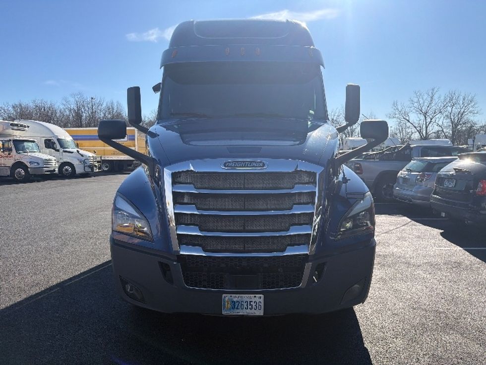 Sleeper Tractor-Heavy Duty Tractors-Freightliner-2020-T12664ST-Belcamp-MD-674,583\n\t\tmiles-$ 42,750 - Image 2
