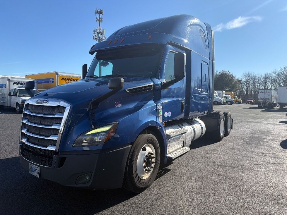 Sleeper Tractor-Heavy Duty Tractors-Freightliner-2020-T12664ST-Belcamp-MD-674,583\n\t\tmiles-$ 42,750 - Image 3
