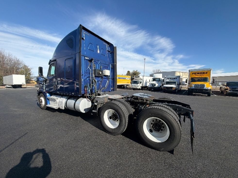 Sleeper Tractor-Heavy Duty Tractors-Freightliner-2020-T12664ST-Belcamp-MD-674,583\n\t\tmiles-$ 42,750 - Image 5