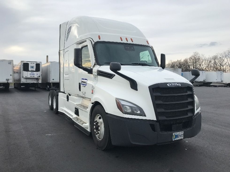 Sleeper Tractor-Heavy Duty Tractors-Freightliner-2020-T12664ST-Bensalem-PA-569,928\n\t\tmiles-$ 61,500 - Image 1