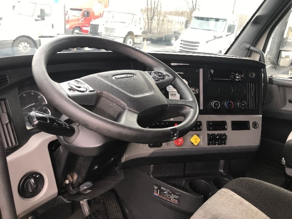 Sleeper Tractor-Heavy Duty Tractors-Freightliner-2020-T12664ST-Bensalem-PA-569,928\n\t\tmiles-$ 61,500 - Image 10