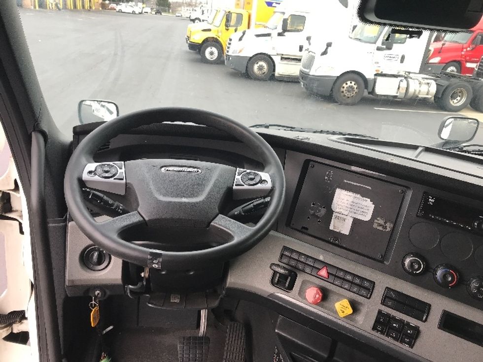 Sleeper Tractor-Heavy Duty Tractors-Freightliner-2020-T12664ST-Bensalem-PA-569,928\n\t\tmiles-$ 61,500 - Image 11