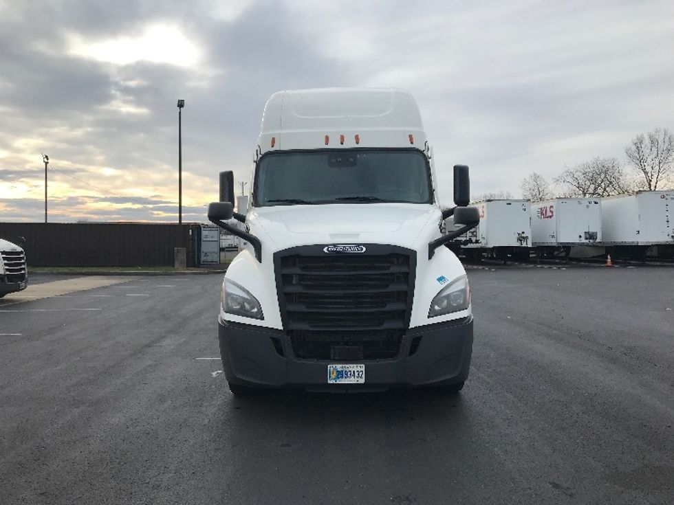 Sleeper Tractor-Heavy Duty Tractors-Freightliner-2020-T12664ST-Bensalem-PA-569,928\n\t\tmiles-$ 61,500 - Image 2