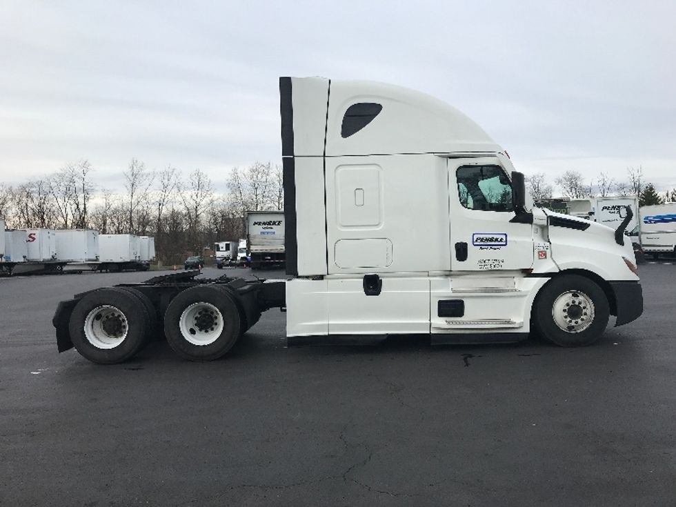 Sleeper Tractor-Heavy Duty Tractors-Freightliner-2020-T12664ST-Bensalem-PA-569,928\n\t\tmiles-$ 61,500 - Image 8