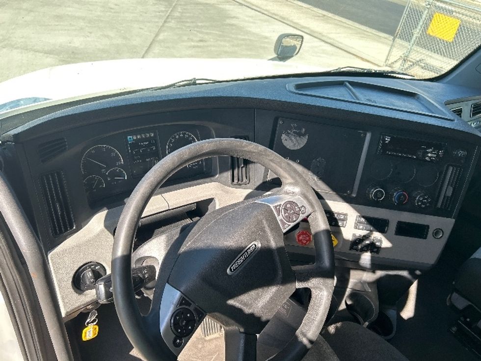 Sleeper Tractor-Heavy Duty Tractors-Freightliner-2020-T12664ST-Bensalem-PA-665,210\n\t\tmiles-$ 48,250 - Image 10