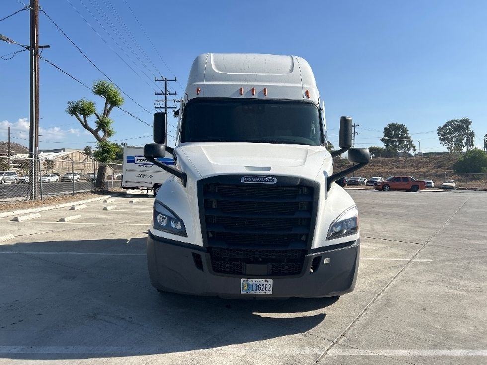 Sleeper Tractor-Heavy Duty Tractors-Freightliner-2020-T12664ST-Bensalem-PA-665,210\n\t\tmiles-$ 48,250 - Image 2