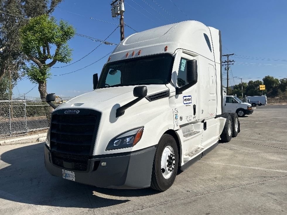 Sleeper Tractor-Heavy Duty Tractors-Freightliner-2020-T12664ST-Bensalem-PA-665,210\n\t\tmiles-$ 48,250 - Image 3