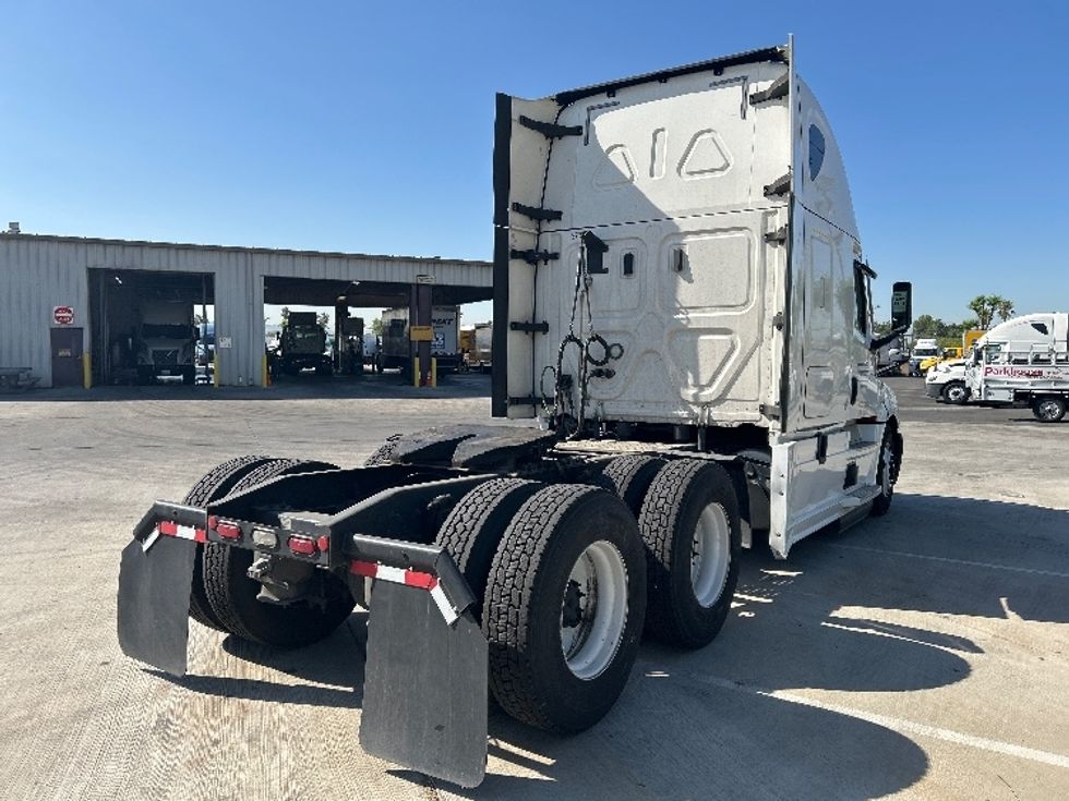 Sleeper Tractor-Heavy Duty Tractors-Freightliner-2020-T12664ST-Bensalem-PA-665,210\n\t\tmiles-$ 48,250 - Image 7