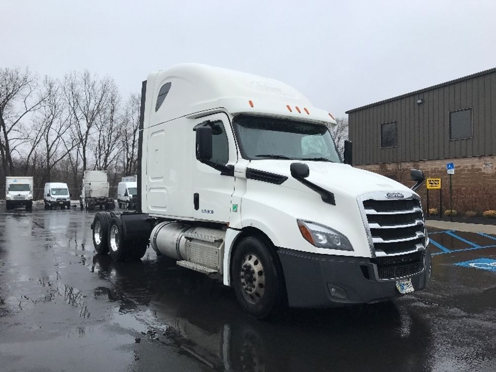 Sleeper Tractor-Heavy Duty Tractors-Freightliner-2020-T12664ST-Bensalem-PA-669,528\n\t\tmiles-$ 39,750 - Image 1