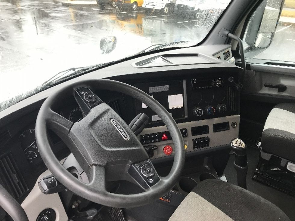 Sleeper Tractor-Heavy Duty Tractors-Freightliner-2020-T12664ST-Bensalem-PA-669,528\n\t\tmiles-$ 39,750 - Image 10