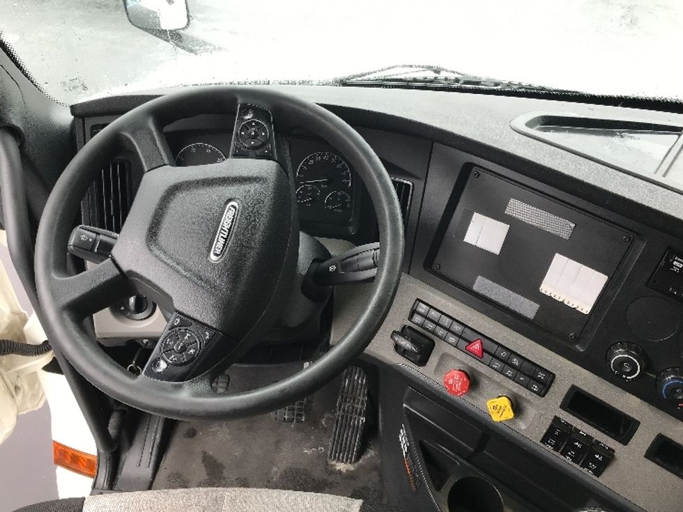 Sleeper Tractor-Heavy Duty Tractors-Freightliner-2020-T12664ST-Bensalem-PA-669,528\n\t\tmiles-$ 39,750 - Image 11