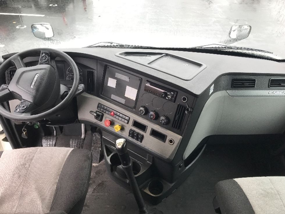 Sleeper Tractor-Heavy Duty Tractors-Freightliner-2020-T12664ST-Bensalem-PA-669,528\n\t\tmiles-$ 39,750 - Image 12