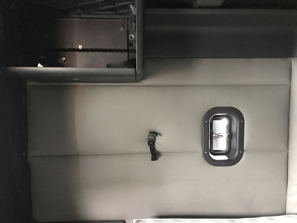 Sleeper Tractor-Heavy Duty Tractors-Freightliner-2020-T12664ST-Bensalem-PA-669,528\n\t\tmiles-$ 39,750 - Image 19