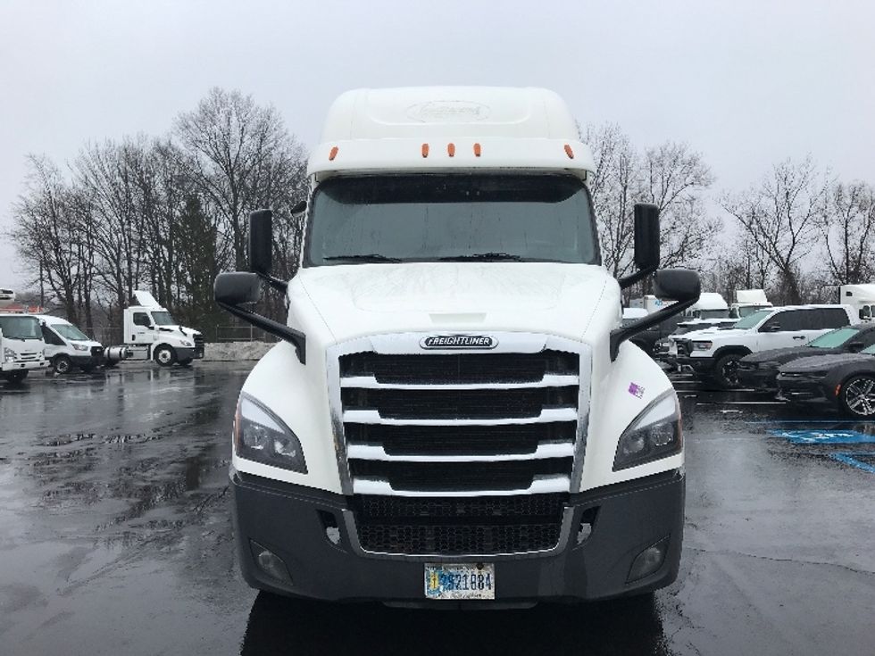 Sleeper Tractor-Heavy Duty Tractors-Freightliner-2020-T12664ST-Bensalem-PA-669,528\n\t\tmiles-$ 39,750 - Image 2