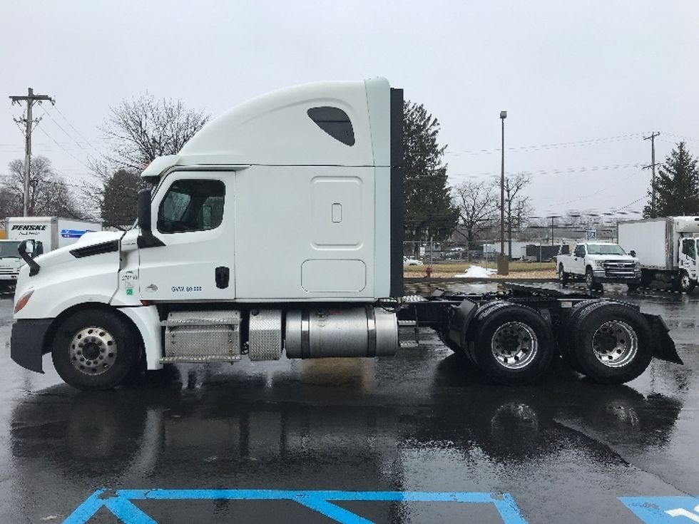 Sleeper Tractor-Heavy Duty Tractors-Freightliner-2020-T12664ST-Bensalem-PA-669,528\n\t\tmiles-$ 39,750 - Image 4