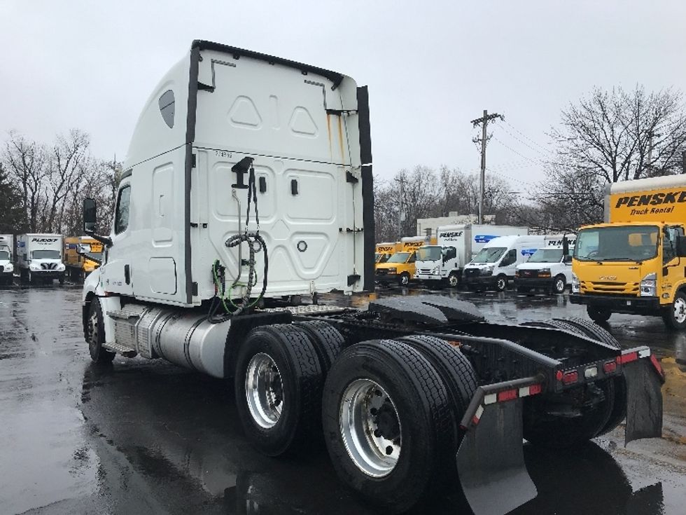 Sleeper Tractor-Heavy Duty Tractors-Freightliner-2020-T12664ST-Bensalem-PA-669,528\n\t\tmiles-$ 39,750 - Image 5
