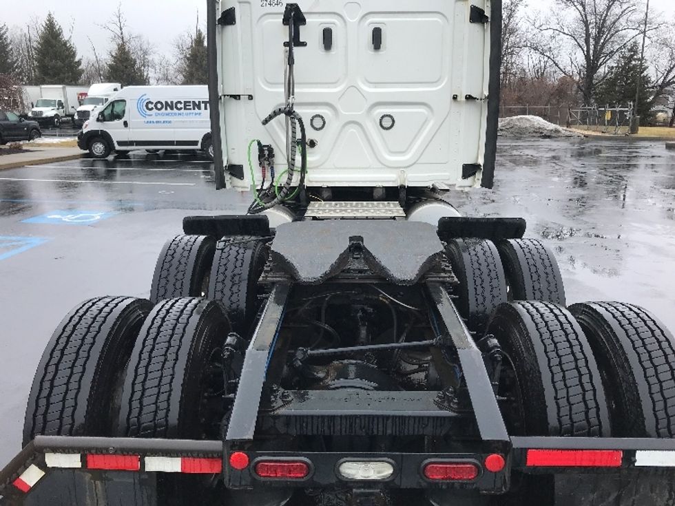 Sleeper Tractor-Heavy Duty Tractors-Freightliner-2020-T12664ST-Bensalem-PA-669,528\n\t\tmiles-$ 39,750 - Image 6