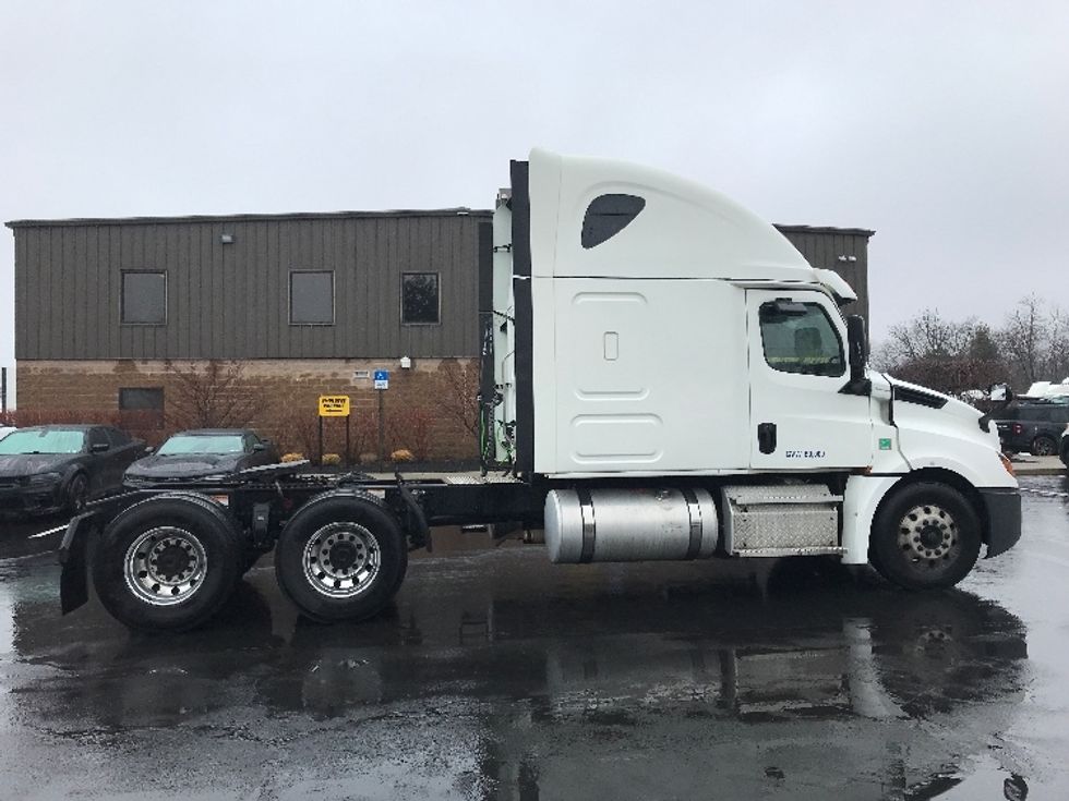 Sleeper Tractor-Heavy Duty Tractors-Freightliner-2020-T12664ST-Bensalem-PA-669,528\n\t\tmiles-$ 39,750 - Image 8