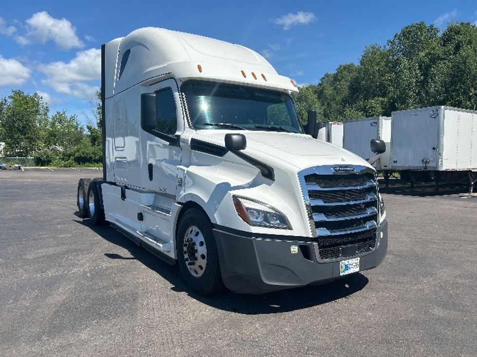 Sleeper Tractor-Heavy Duty Tractors-Freightliner-2020-T12664ST-Binghamton-NY-431,437\n\t\tmiles-$ 67,000 - Image 1