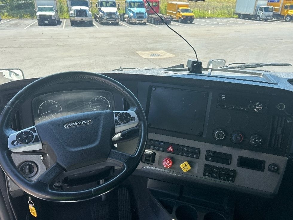 Sleeper Tractor-Heavy Duty Tractors-Freightliner-2020-T12664ST-Binghamton-NY-431,437\n\t\tmiles-$ 67,000 - Image 11