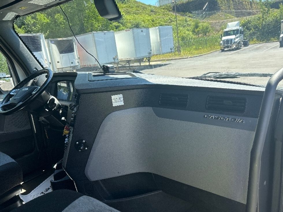 Sleeper Tractor-Heavy Duty Tractors-Freightliner-2020-T12664ST-Binghamton-NY-431,437\n\t\tmiles-$ 67,000 - Image 14