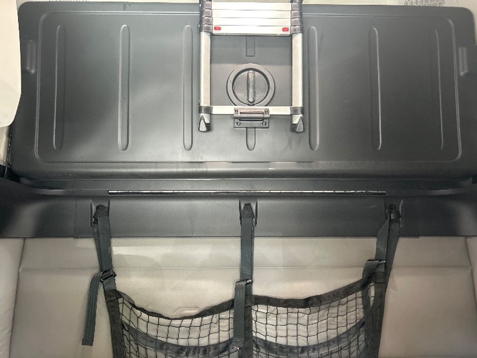 Sleeper Tractor-Heavy Duty Tractors-Freightliner-2020-T12664ST-Binghamton-NY-431,437\n\t\tmiles-$ 67,000 - Image 16